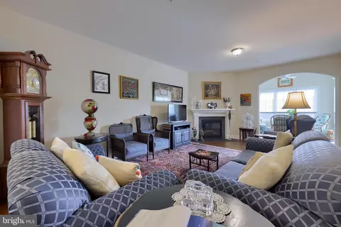 Living - 364 Pin Oak Dr, Lititz, PA 17543 photo 1 of 2