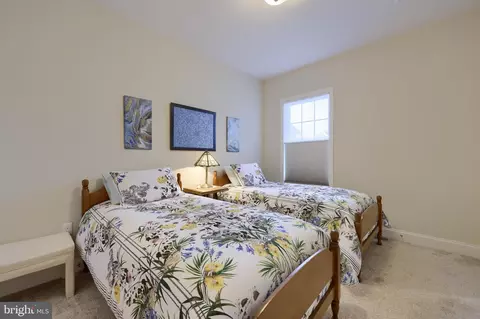 Bedroom - 364 Pin Oak Dr, Lititz, PA 17543 photo 3 of 4