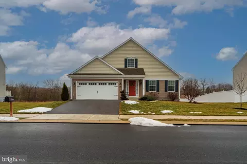 11 Amber Ln, Ephrata, PA 17522