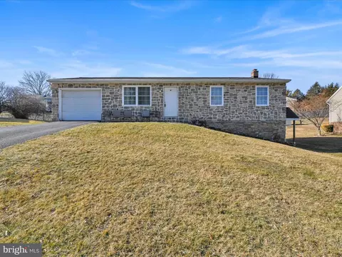 2873 Fleetwood Dr, Lancaster, PA 17601