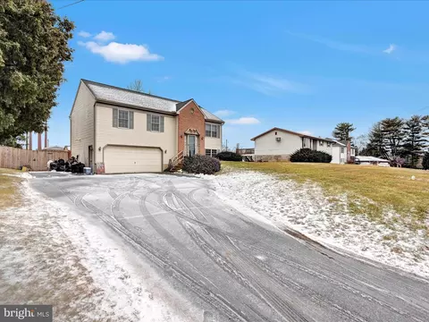 846 E Main St, Mount Joy, PA 17552 photo 3