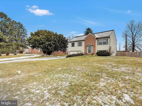 846 E Main St, Mount Joy, PA 17552 photo 2