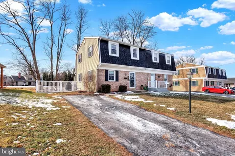 408 W 6th St, Lititz, PA 17543 photo 2