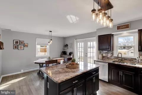 408 W 6th St, Lititz, PA 17543 photo 9