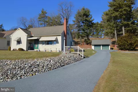 3 Orchard Ln, Manheim, PA 17545