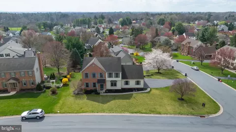 2041 Wynfield Dr, Lancaster, PA 17601