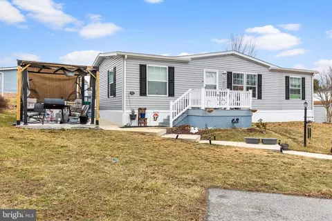 101 Fawn Meadow Ct, Lancaster, PA 17603