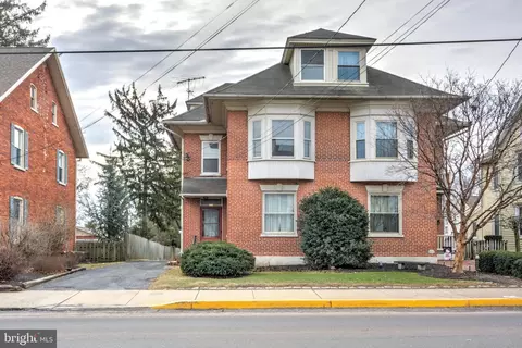 224 W Main St, New Holland, PA 17557