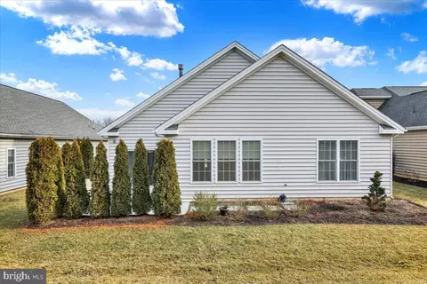 Exterior - 1071 Presidents Dr, Lititz, PA 17543 photo 5 of 8
