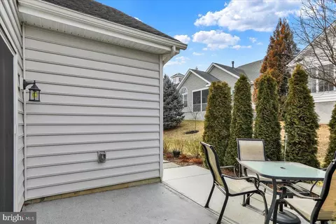 Exterior - 1071 Presidents Dr, Lititz, PA 17543 photo 3 of 8