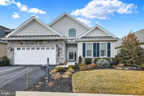 Exterior - 1071 Presidents Dr, Lititz, PA 17543 photo 2 of 8