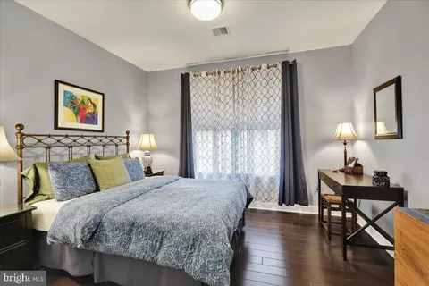 Bedroom - 1071 Presidents Dr, Lititz, PA 17543 photo 2 of 4