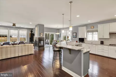 Kitchen - 1071 Presidents Dr, Lititz, PA 17543 photo 2 of 6