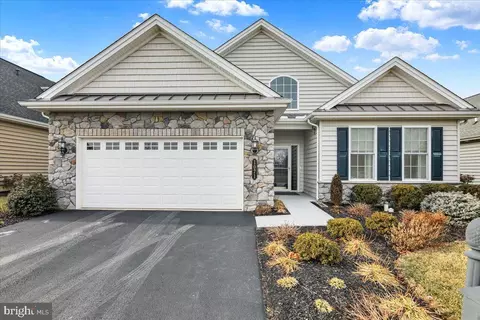1071 Presidents Dr, Lititz, PA 17543