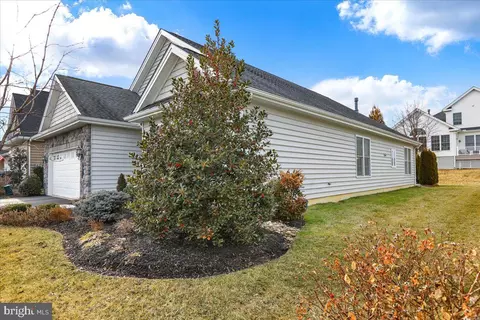 Exterior - 1071 Presidents Dr, Lititz, PA 17543 photo 4 of 8