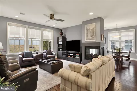 Living - 1071 Presidents Dr, Lititz, PA 17543 photo 1 of 2