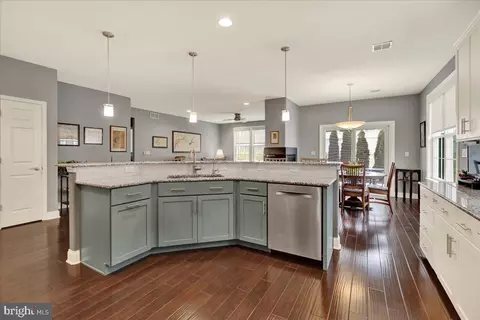 Kitchen - 1071 Presidents Dr, Lititz, PA 17543 photo 6 of 6