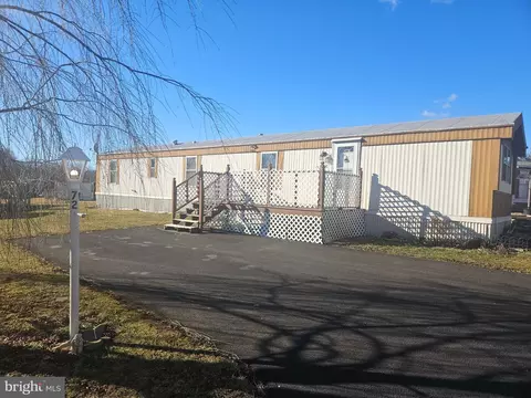 72 Circle Dr, Columbia, PA 17512
