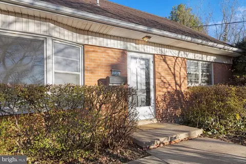 235 S Shenk Ave, Strasburg, PA 17579
