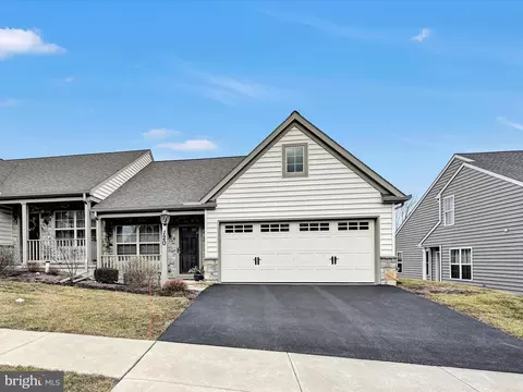 120 Goldenfield Dr, Lancaster, PA 17603