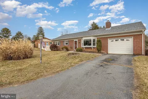 517 Saratoga Rd, Lancaster, PA 17603
