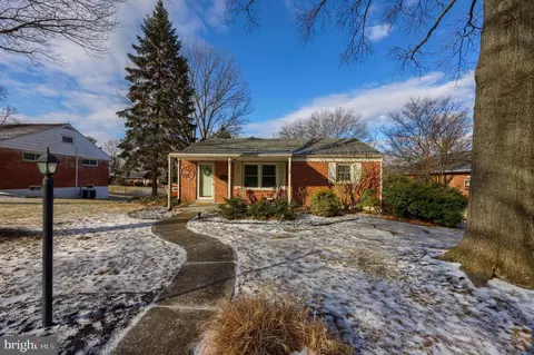 316 S 10th St, Akron, PA 17501