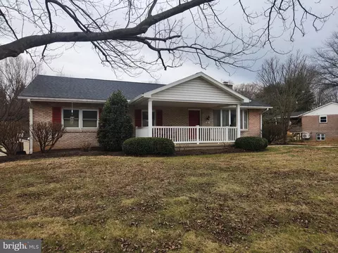 34 Dennis Dr, New Providence, PA 17560