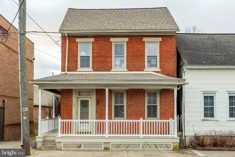 20 S Charlotte St, Manheim, PA 17545