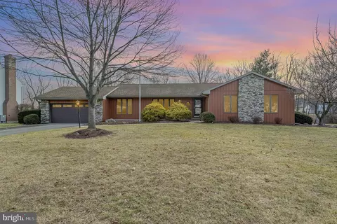2445 Raleigh Dr, Lancaster, PA 17601