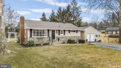 1847 Harrington Dr, Lancaster, PA 17601