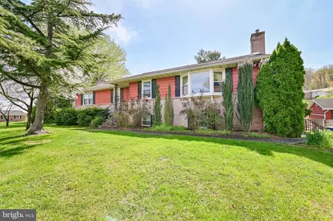 1180 Sheep Hill Rd, New Holland, PA 17557