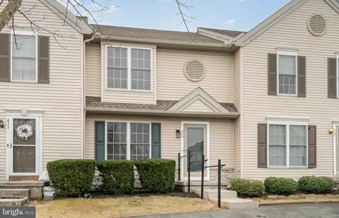 409 Banyan Circle Dr, Lancaster, PA 17603