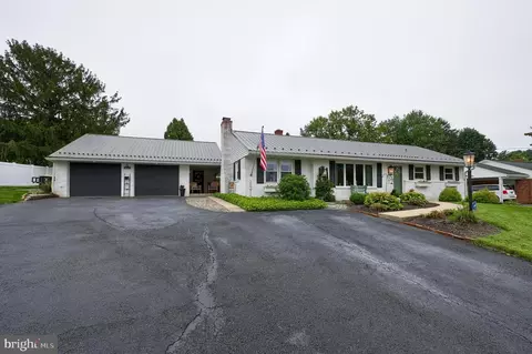 501 Longfellow Dr, Lancaster, PA 17602