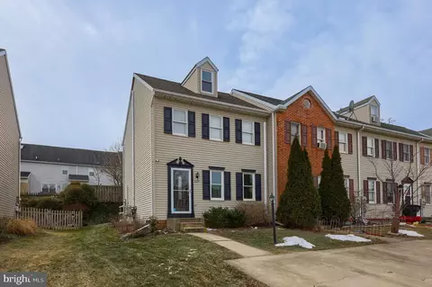 220 Heatherwood Dr, Ephrata, PA 17522