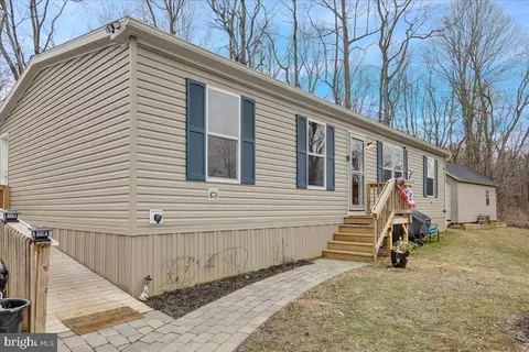 1 Forest Ln, New Providence, PA 17560