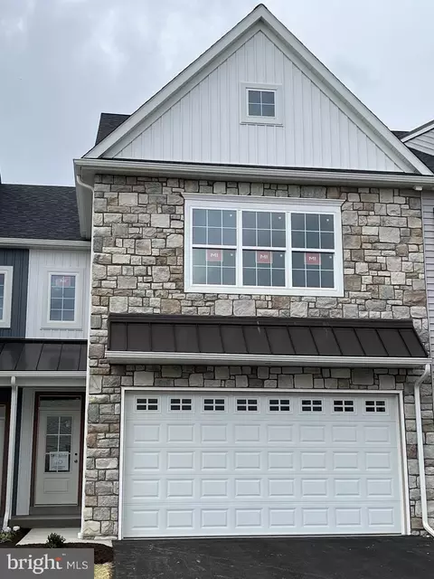 2480 Spring Water Cir, Lancaster, PA 17601