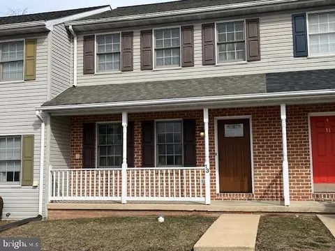 13 Foxfield Ln, Elizabethtown, PA 17022
