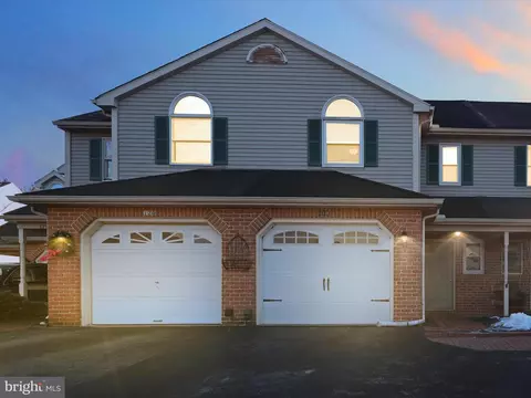 118 Pepperton Ct, Lititz, PA 17543 photo 2