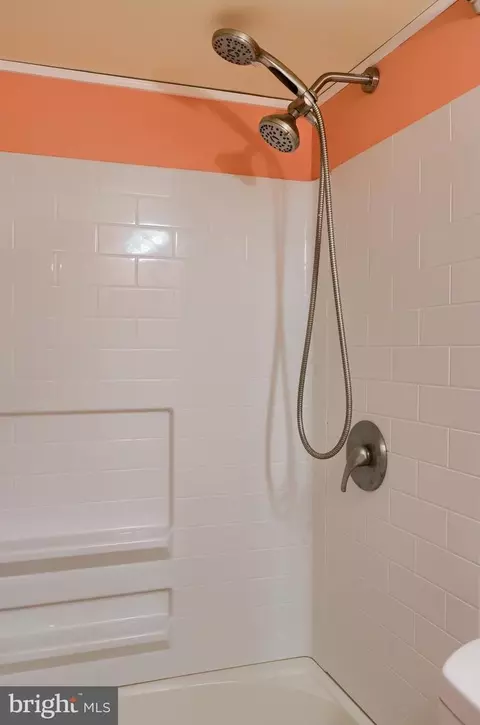 Bath - 401 Crosswinds Dr, Lititz, PA 17543 photo 4 of 4