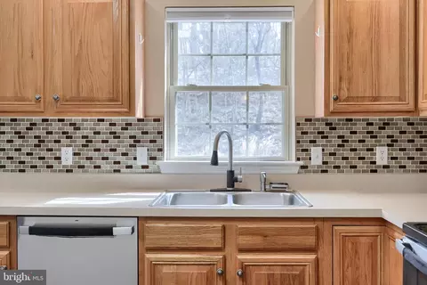 Kitchen - 401 Crosswinds Dr, Lititz, PA 17543 photo 4 of 4