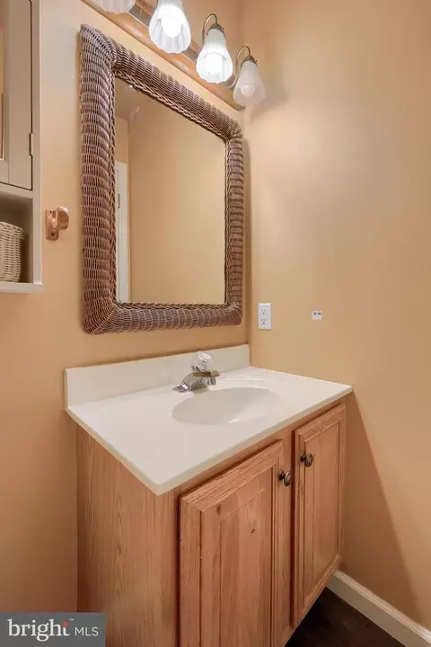 Bath - 401 Crosswinds Dr, Lititz, PA 17543 photo 1 of 4