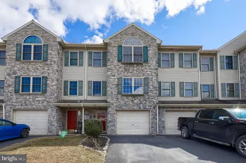 401 Crosswinds Dr, Lititz, PA 17543