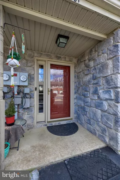 Entry Way - 401 Crosswinds Dr, Lititz, PA 17543 photo 1 of 6