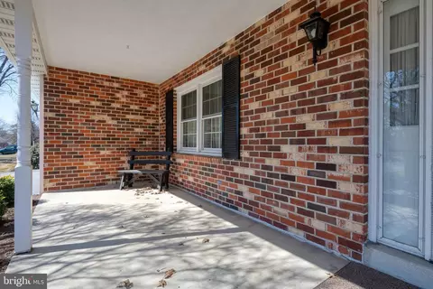 17 Buttonwood Dr, Lititz, PA 17543 photo 4