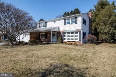 17 Buttonwood Dr, Lititz, PA 17543 photo 2