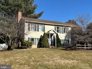 1 Jamestown Ct, Lancaster, PA 17602