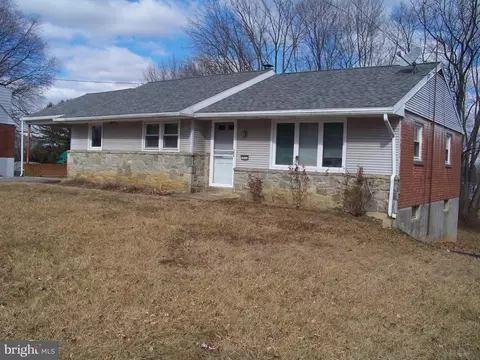 1613 Magnolia Dr, Lancaster, PA 17602