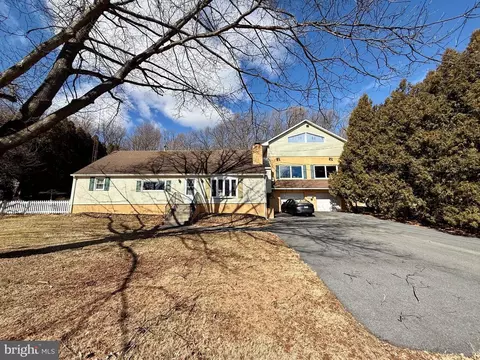 1055 Swamp Bridge Rd, Denver, PA 17517