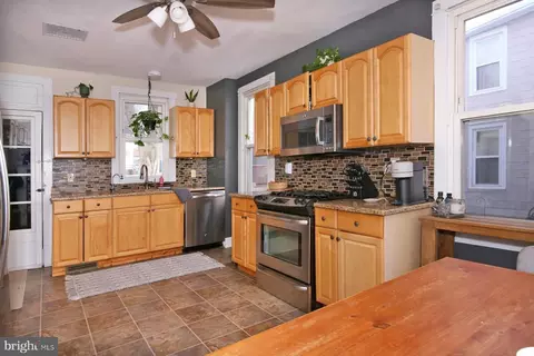 27 E Lincoln Ave, Lititz, PA 17543 photo 3