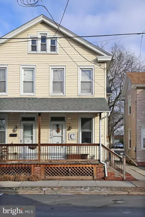 27 E Lincoln Ave, Lititz, PA 17543